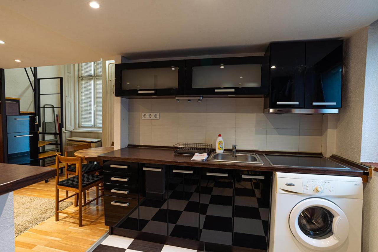 Cosy Corner - Entire Apartment Near Oktogon Budapest Bagian luar foto